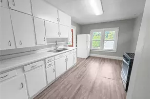 421 Edwards St, Hannibal, MO 63401 - Photo 9
