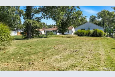 21 Shumate Avenue, Maryland Heights, MO 63043 - Photo 29
