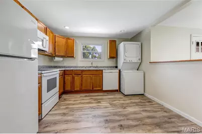 21 Shumate Avenue, Maryland Heights, MO 63043 - Photo 15
