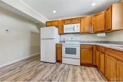 21 Shumate Avenue, Maryland Heights, MO 63043 - Photo 17