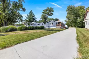 21 Shumate Ave, Maryland Heights, MO 63043 - Photo 3