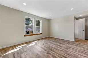 21 Shumate Ave, Maryland Heights, MO 63043 - Photo 13