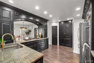 6005 Bishops Pl, Saint Louis, MO 63109 - Photo 11