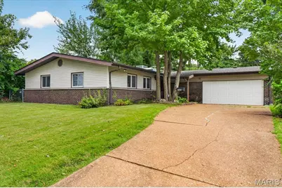 740 Wilshire Drive, Florissant, MO 63033 - Photo 1