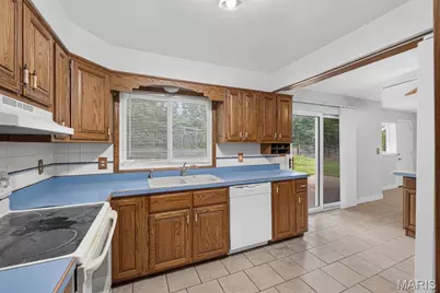 740 Wilshire Drive, Florissant, MO 63033 - Photo 17