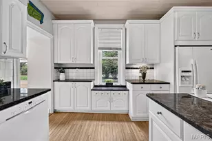 7303 Lindbergh Dr, Saint Louis, MO 63117 - Photo 7