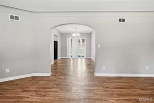 201 Wooster Dr, Saint Louis, MO 63135 - Photo 9