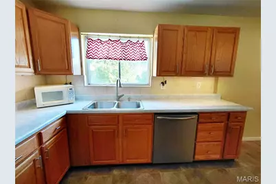 12050 Providence Lane, Maryland Heights, MO 63043 - Photo 9