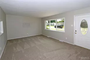 1395 Ensenada Dr, Florissant, MO 63031 - Photo 3