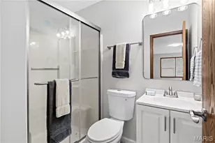 12237 Glenpark Dr, Maryland Heights, MO 63043 - Photo 17