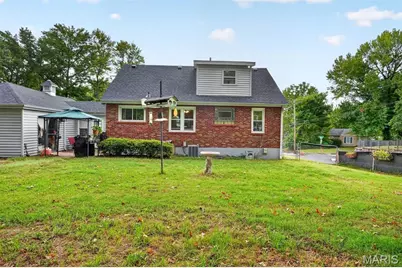 415 N Castello, Florissant, MO 63031 - Photo 35