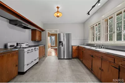 9914 Parkway Drive, Saint Louis, MO 63137 - Photo 7