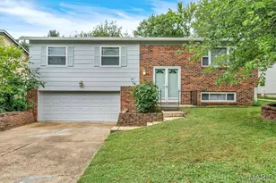 331 Sorrento Dr, Ballwin, MO 63021 - Photo 1