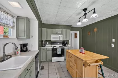 8304 Buchanan Avenue, Saint Louis, MO 63114 - Photo 17
