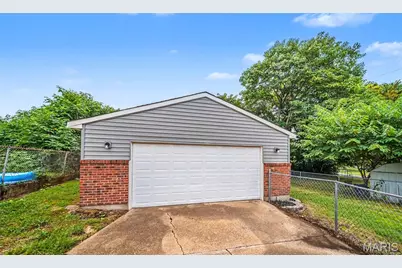 8505 Pilot Avenue, Saint Louis, MO 63123 - Photo 9