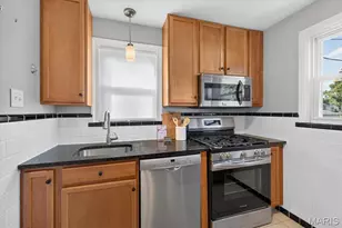 7737 St Albans Ave, Richmond Heights, MO 63117 - Photo 9