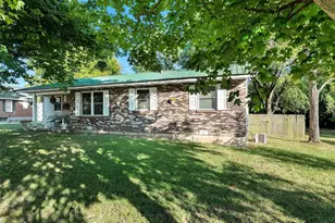 175 E Pine St, Bourbon, MO 65441 - Photo 3