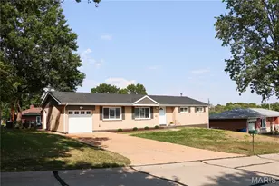 9821 Whitcomb Ln, Affton, MO 63123 - Photo 1