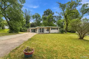 2 Marquette Dr, Florissant, MO 63031 - Photo 1