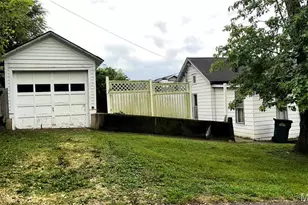 521 N 4th St, Louisiana, MO 63353 - Photo 9