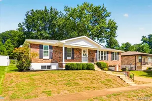 4847 Vermilion Dr, Saint Louis, MO 63128 - Photo 3