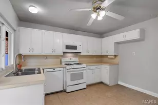 5015 Suson Hills Dr, Saint Louis, MO 63128 - Photo 11
