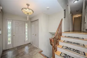 12122 Regency Dr, Saint Louis, MO 63128 - Photo 9