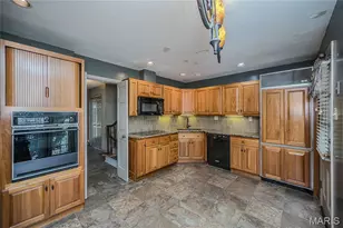 12122 Regency Dr, Saint Louis, MO 63128 - Photo 15
