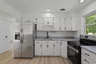 9609 Howerton Dr, Saint Louis, MO 63123 - Photo 15