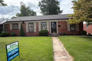 9360 Parkside Dr, Brentwood, MO 63144 - Photo 3
