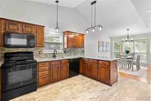 300 Jana Dr, Florissant, MO 63031 - Photo 11