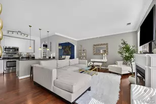 2630 Mcknight Crossing Ct, Saint Louis, MO 63124 - Photo 3