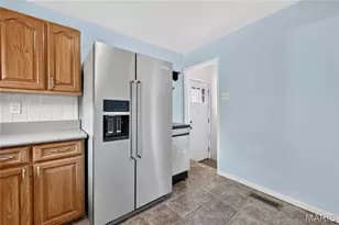 11917 Glenridge Dr, Maryland Heights, MO 63043 - Photo 9
