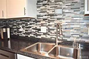 4236 Burnett Walk, Saint Louis, MO 63125 - Photo 7