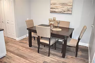 4236 Burnett Walk, Saint Louis, MO 63125 - Photo 9