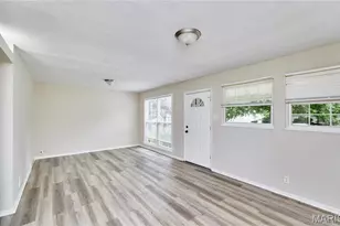 114 Monteith Cir, Saint Louis, MO 63137 - Photo 3