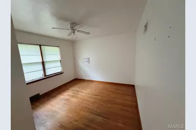 8933 Hillview Avenue, Jennings, MO 63136 - Photo 5