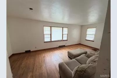 8933 Hillview Avenue, Jennings, MO 63136 - Photo 11