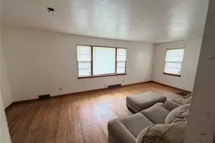 8933 Hillview Ave, Jennings, MO 63136 - Photo 11