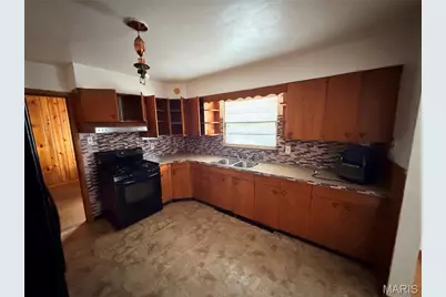 8933 Hillview Avenue, Jennings, MO 63136 - Photo 9