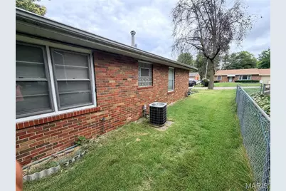 8933 Hillview Avenue, Jennings, MO 63136 - Photo 3
