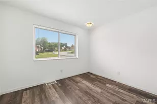 7904 Camelot Ln, Saint Louis, MO 63123 - Photo 13