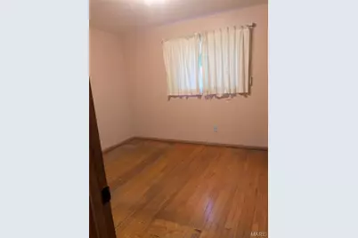 6110 Virginia Avenue, Saint Louis, MO 63111 - Photo 9