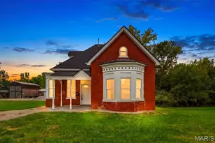 216 E Walton St, Warrenton, MO 63383 - Photo 1
