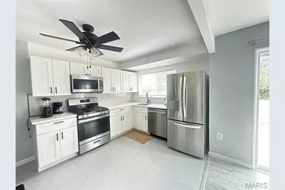 12469 Glengate Drive, Maryland Heights, MO 63043 - Photo 5
