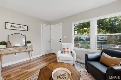 10501 Hoyt Drive, Saint Louis, MO 63137 - Photo 9