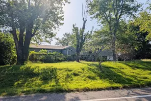 12816 Bellefontaine Rd, Saint Louis, MO 63138 - Photo 3