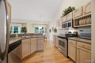 5523 Heatherbluff Ct, Saint Louis, MO 63128 - Photo 11