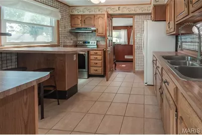 9500 Theodosia Avenue, Overland, MO 63114 - Photo 11
