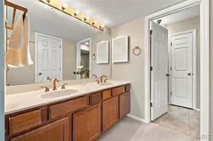 1010 Thoreau Ct, Creve Coeur, MO 63146 - Photo 17